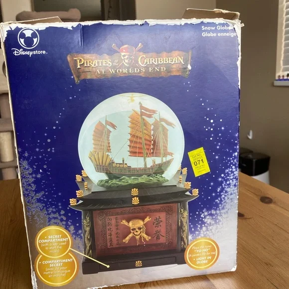 Pirates of the Caribbean At Worlds End snow globe